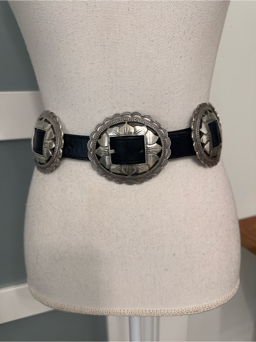 Vintage 1993 Brighton Sunflower Concho Black Leather Belt SZ Small Western EUC
